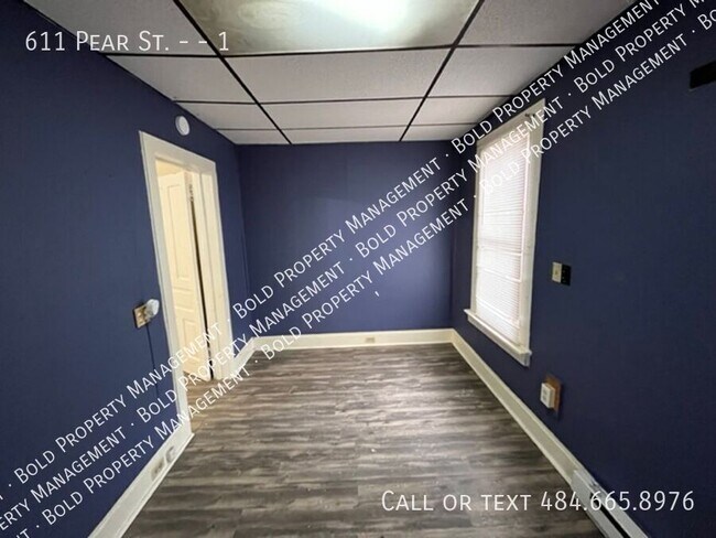 Building Photo - 611 Pear St