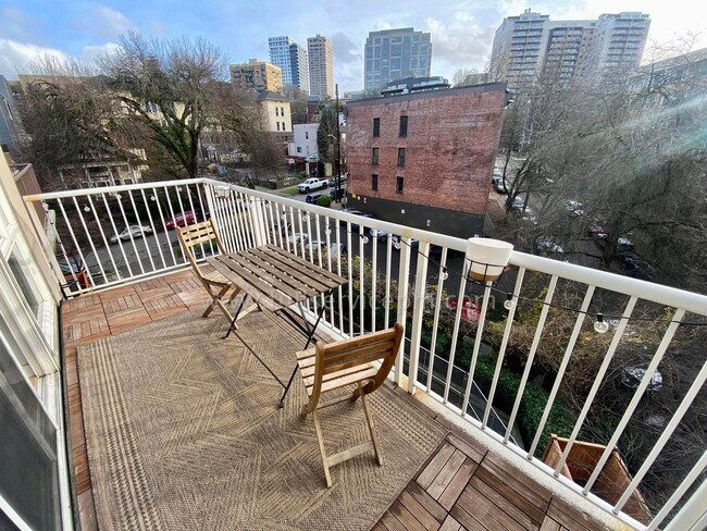 Building Photo - Stylish Capitol Hill Loft Condo w/ Floor-to-Ceiling Windows, Gas Fireplace