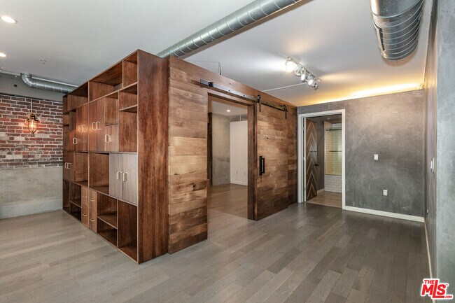 Building Photo - 527 Molino St