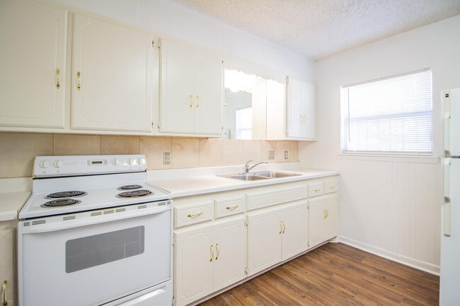 Building Photo - 4602 Detroit Ave