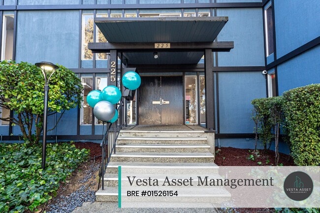 Building Photo - 225 Clifton St