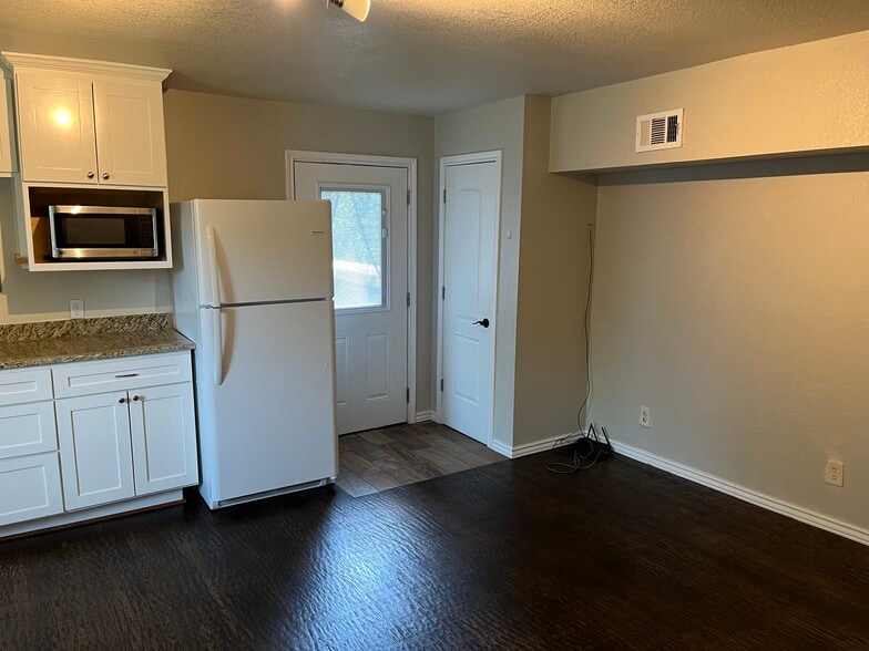Kitchen & Entrance - 1605 Bardfield Ave