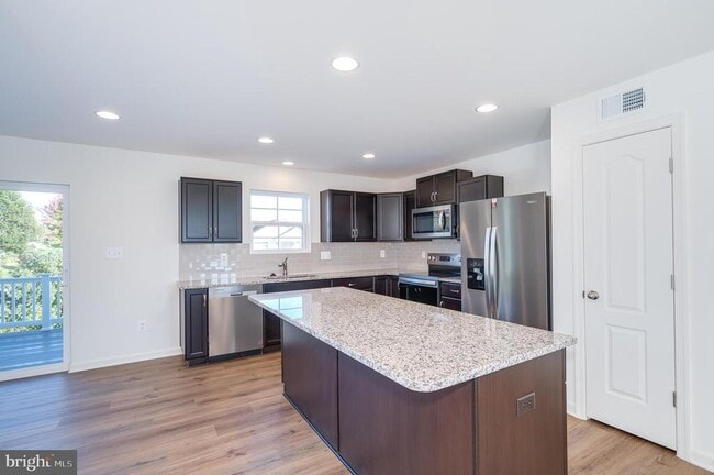 Building Photo - 192 Ludgate Mnr