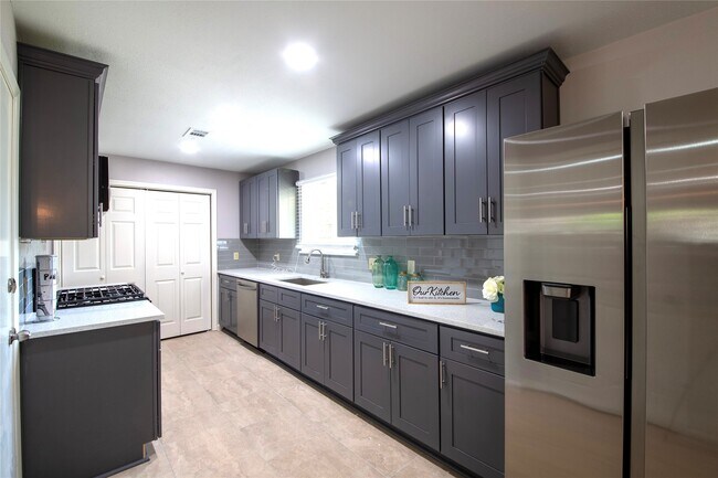 Building Photo - 1011 Twinbrooke Dr