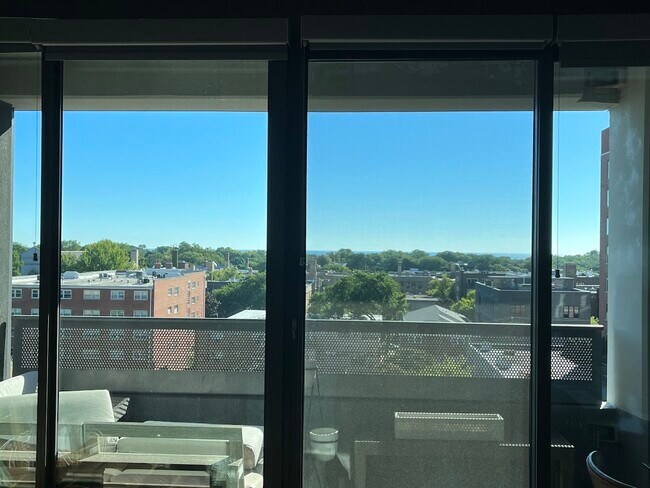 Building Photo - 900 Chicago Ave