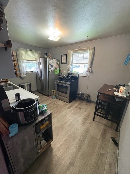 Building Photo - 645 Grandview Ave