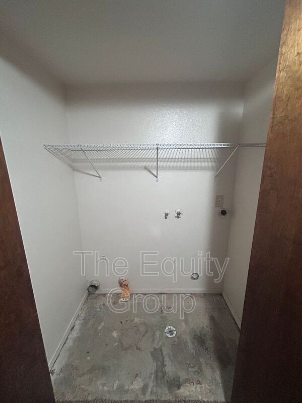 Building Photo - 4224 W Cypress Ave