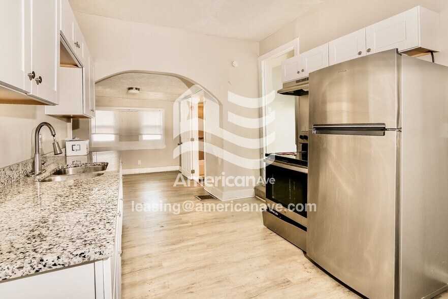 Building Photo - 320 N 44th St