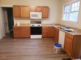 Building Photo - 213 W Chestnut St