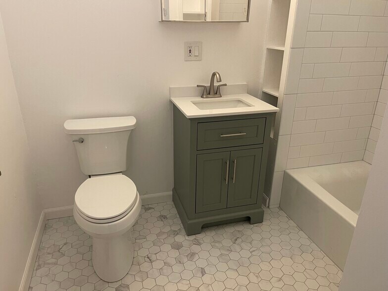 Building Photo - 23 Snow Hill St