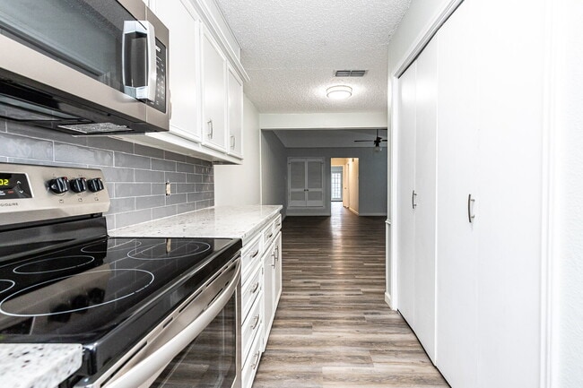 Building Photo - 2/2 in Frenship Schools. LOCATION! 1/2 off first months rent!