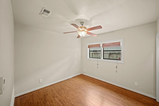Building Photo - 608 Northwood St