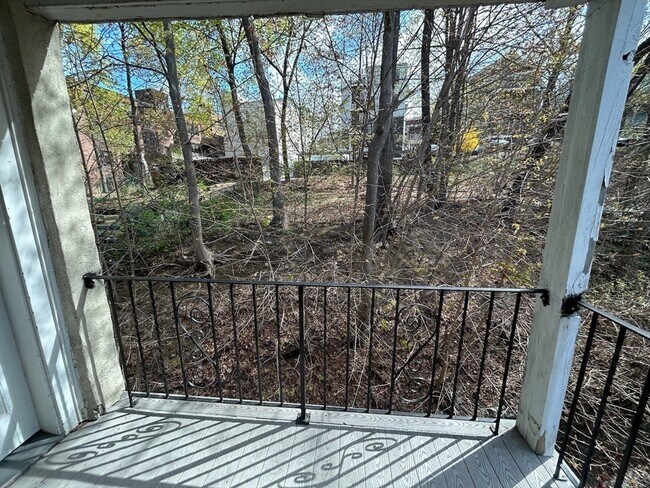 Building Photo - 303 Tappan St