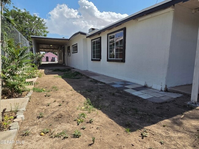 Building Photo - 363 Ontiveros St