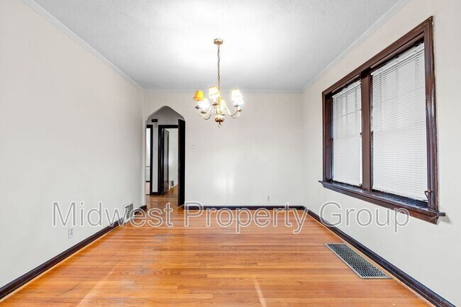 Building Photo - 8460 Edna St