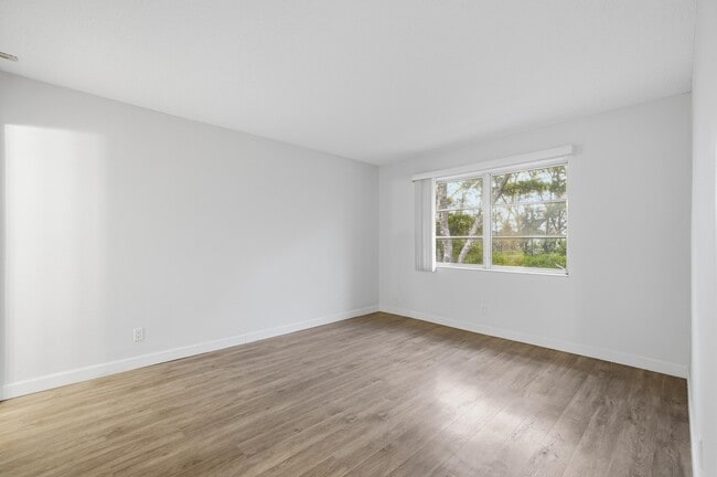 Building Photo - 1400 NE 57th St