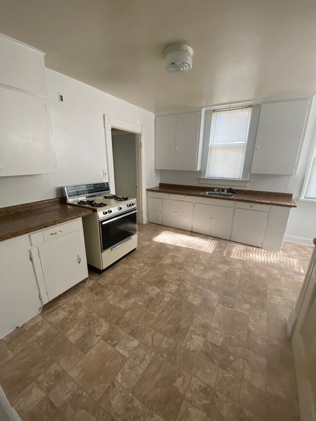 Building Photo - 1 Bedroom apartment