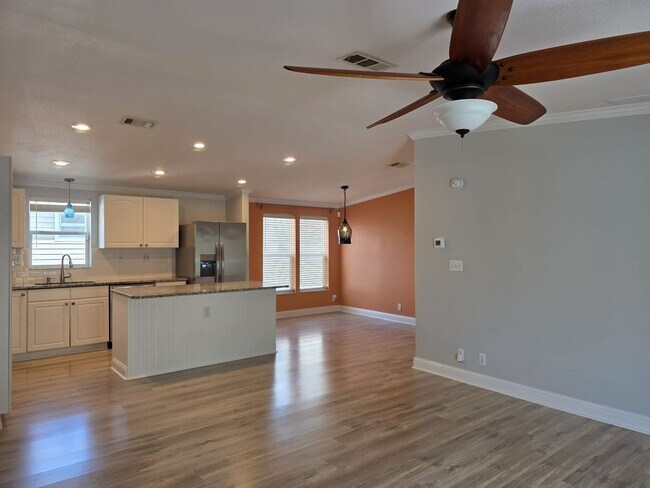 Building Photo - Downtown Gulfport - The Pineapple House