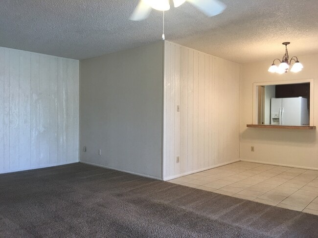 Building Photo - Tempe 4 Bed/ 2 Bath Single Story with Pool and Full Pool Service