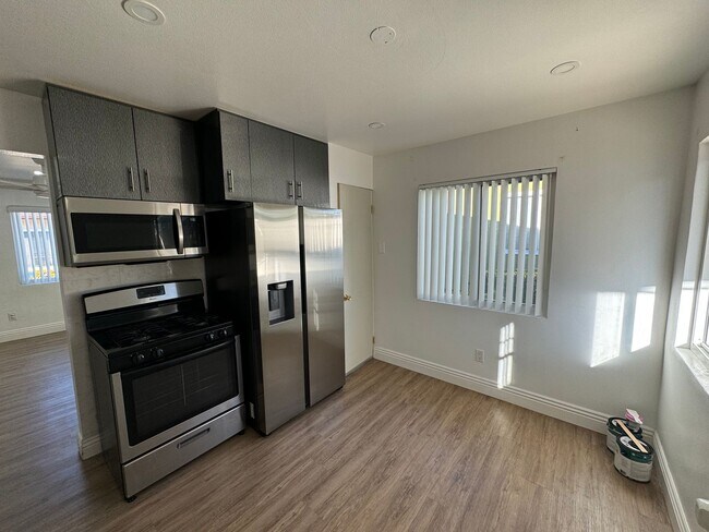 Building Photo - 3 bedroom - 1 bathroom in El Cajon