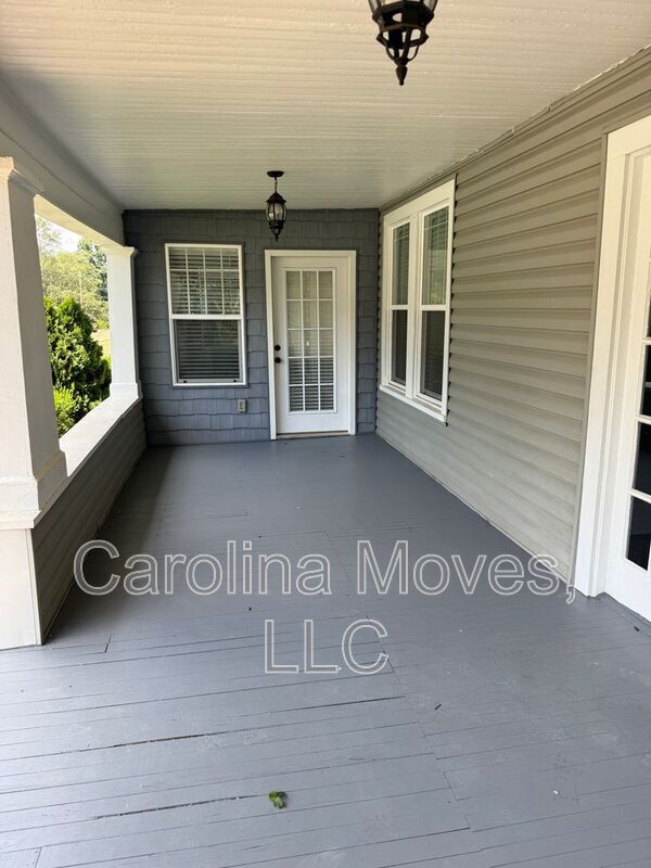 Building Photo - 112 Lavinia Ave