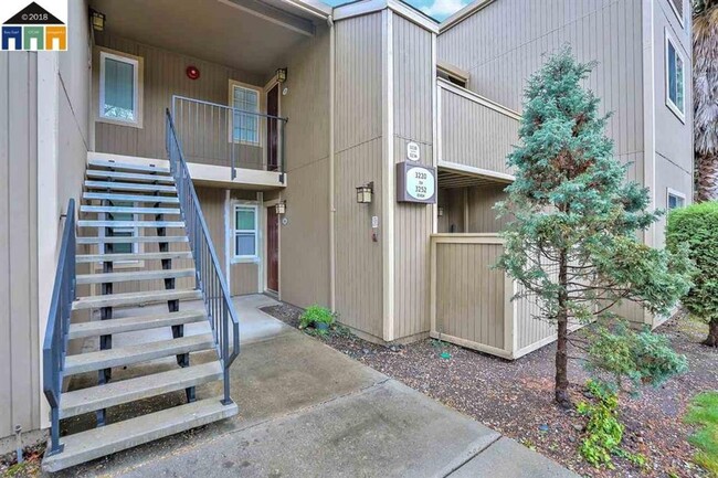 Building Photo - $1690 GORGEOUS STUDIO CONDO IN BAYWOOD VIL...