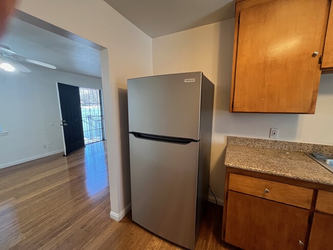 Kitchen new refrigerator - 984 54th St