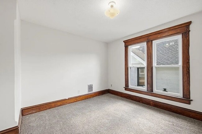 Building Photo - 174 Marion Ave
