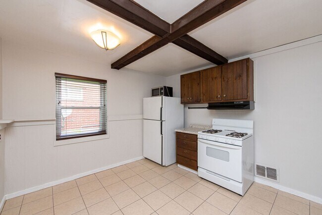 Building Photo - 3627 Edgebrook Dr