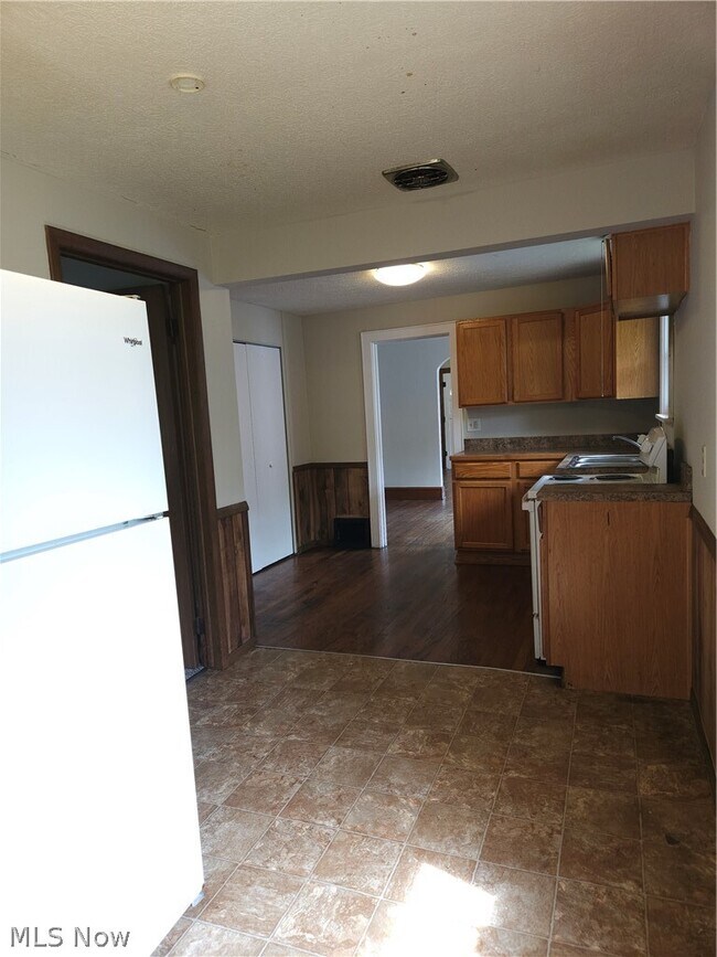 Building Photo - 578 Plum Ave