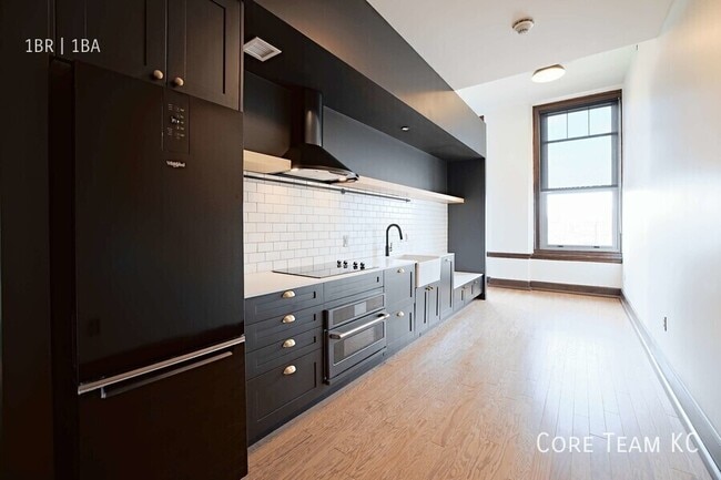 Building Photo - 310 E 39th-A1