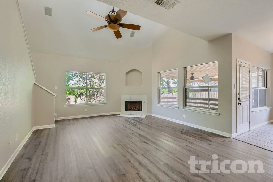 Building Photo - 12430 Canyon Ct