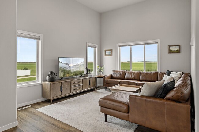 Building Photo - 4 Bed 2.5 Bath Single Family Home