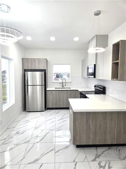 Building Photo - 3201 Magdalena St