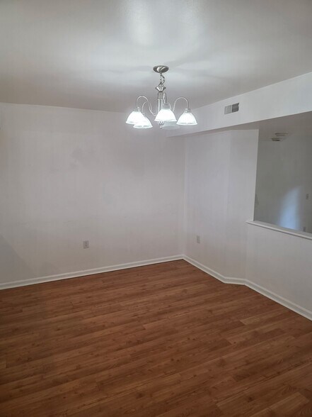 Building Photo - 131 Freedom Ct