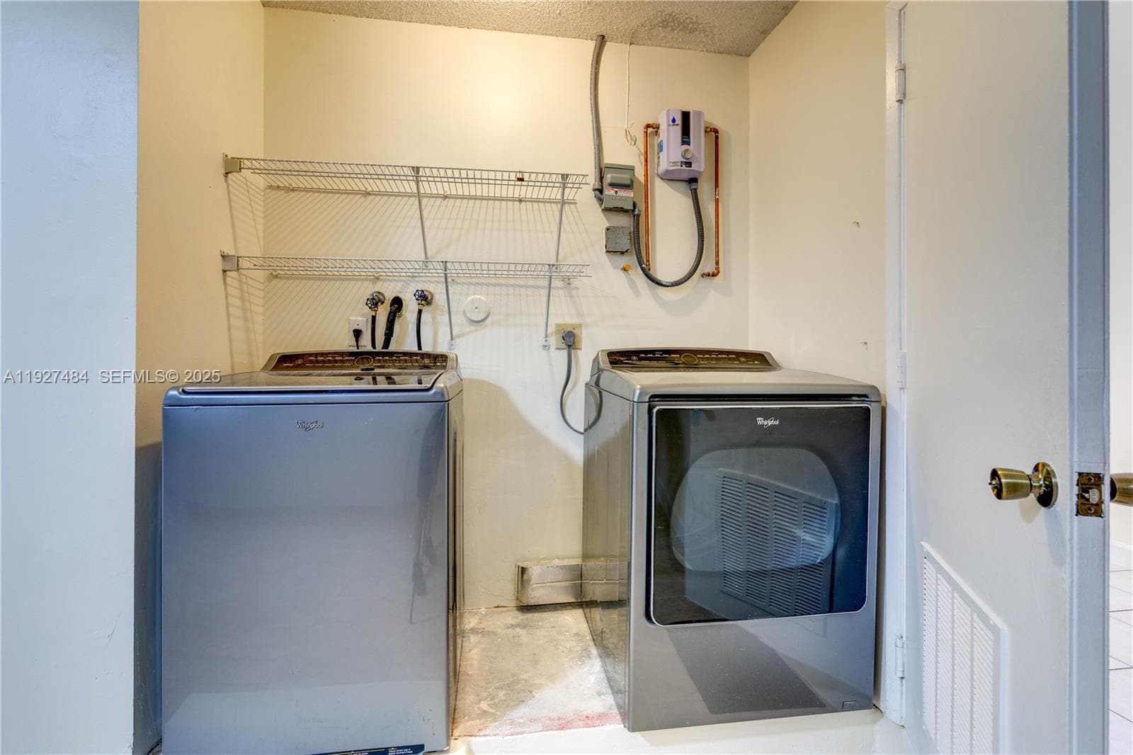 Building Photo - 1501 SW 149th Ave