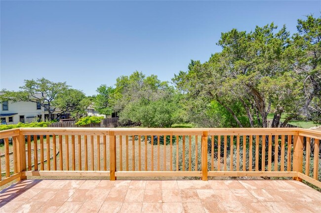 Building Photo - 109 Vinca Dr