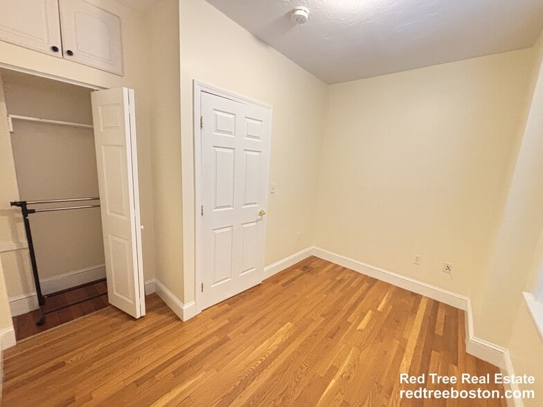 Building Photo - 191 Winthrop Rd