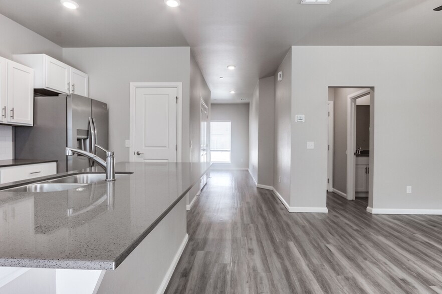 Building Photo - 2641 Cedar Tree Rd