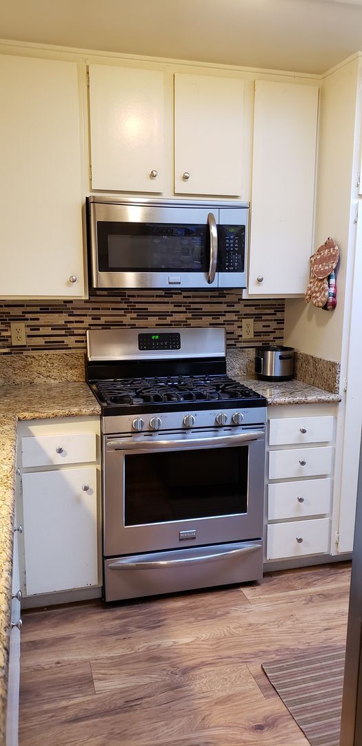 Building Photo - $3,500- 3 Bed/ 2 Bath Townhome in Scripps ...