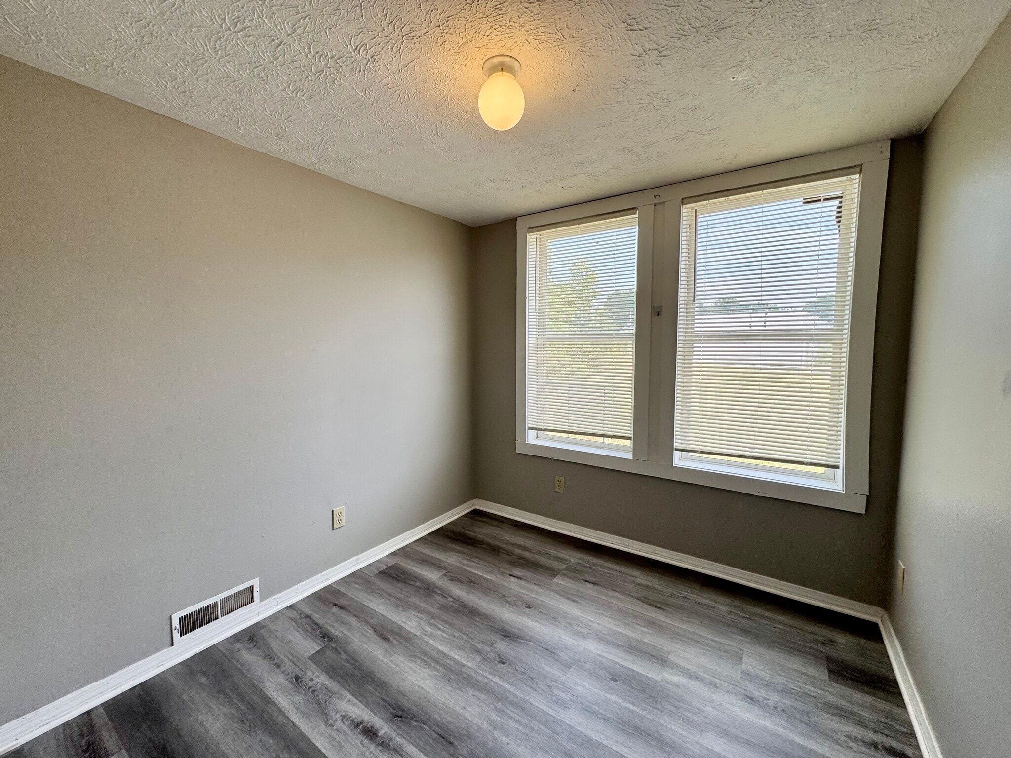 Building Photo - 1591 Bauer Blvd