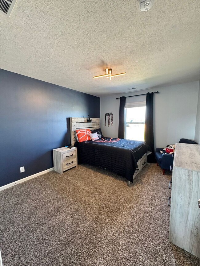 Building Photo - 4 Bed Lafayette Home with Master Retreat, Entertainers Kitchen, & Fenced-In Backyard!