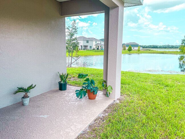 Building Photo - Beautiful 3 Bedroom Home with Pond View & No Rear Neighbors