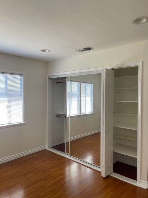 Building Photo - 530 N Van Ness Ave