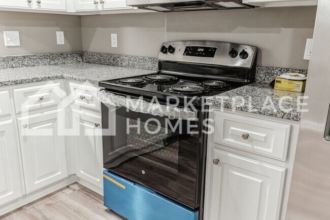 Building Photo - 417 W 20th St