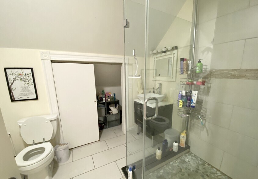 Building Photo - 5 Oswald St