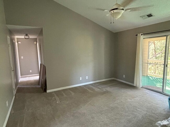 Building Photo - Lovely 2-bedroom 2 bath unit located in My...