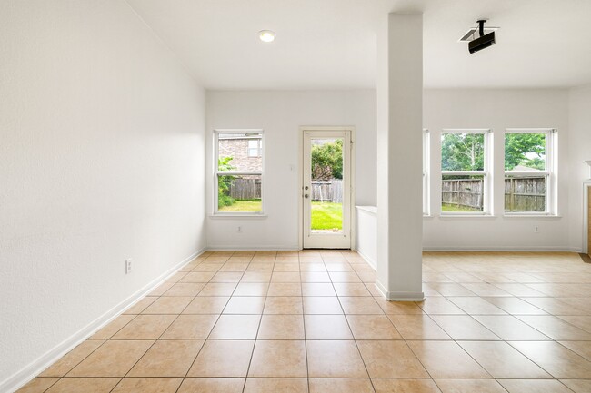 Building Photo - 9415 Herons Grove Ln