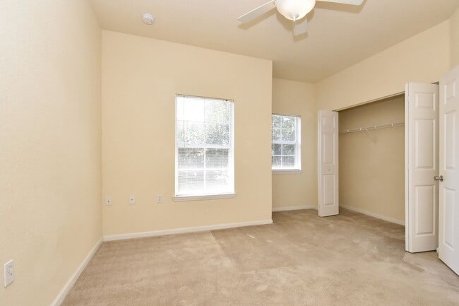Building Photo - 4814 NW 44th Ave