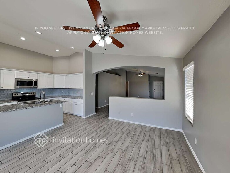 Building Photo - 14943 W Maui Ln